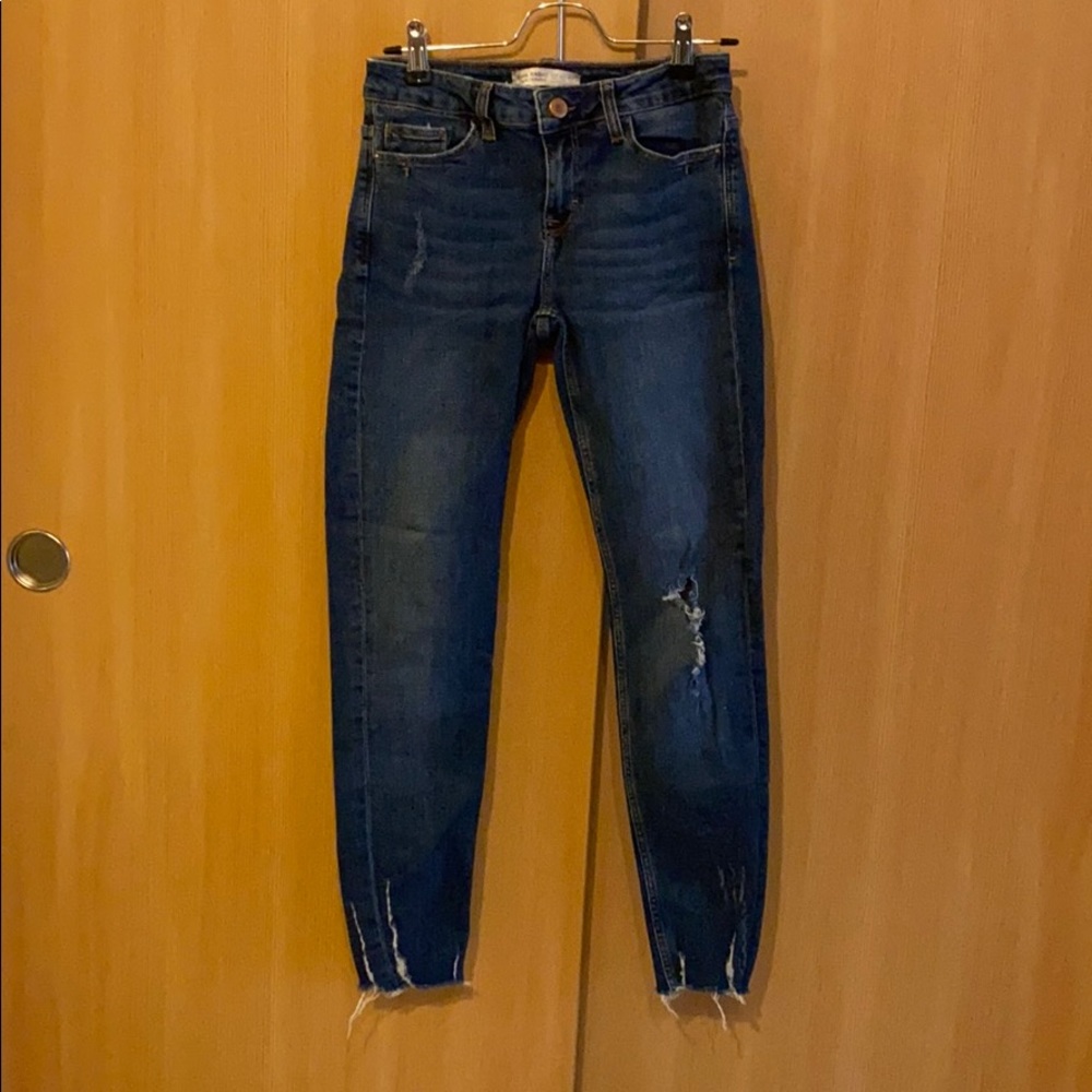 Blue distressed skinny jeans